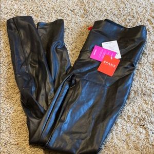 Spans Faux Leather Leggings